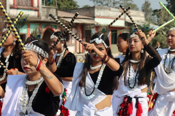 थारुको संस्कृति संरक्षण गर्न चितवनमा खिचरा महोत्सव